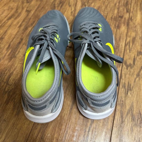 Nike Flywire Women's Size 7.5 Gray Green Running Sneakers Shoes - Picture 6 of 10